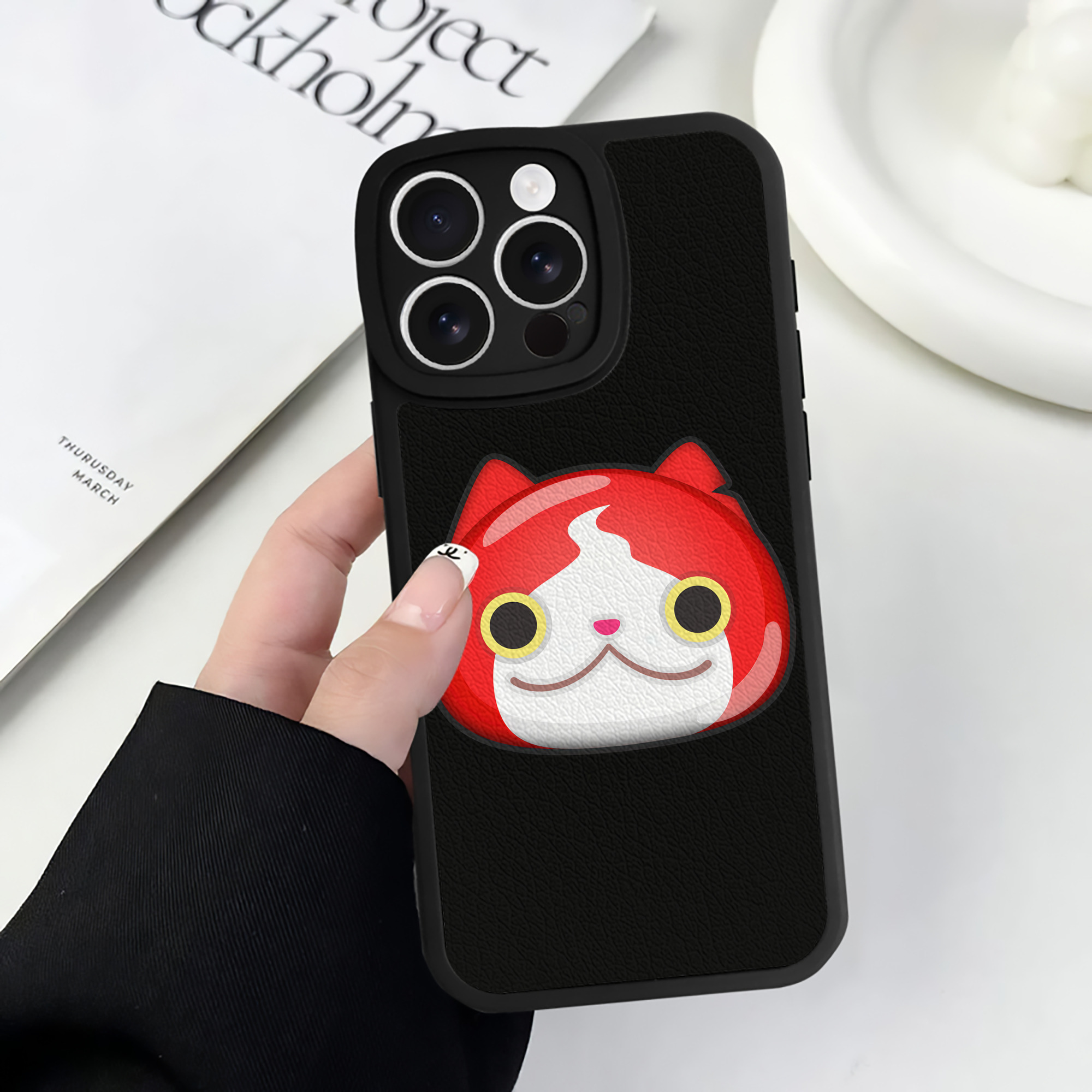 （画像用） 妖怪ウォッチ Yo-kai Watch 【iPhone 16シリーズ対応】シリコンスマホケース（レザー調） 材質：シリコン